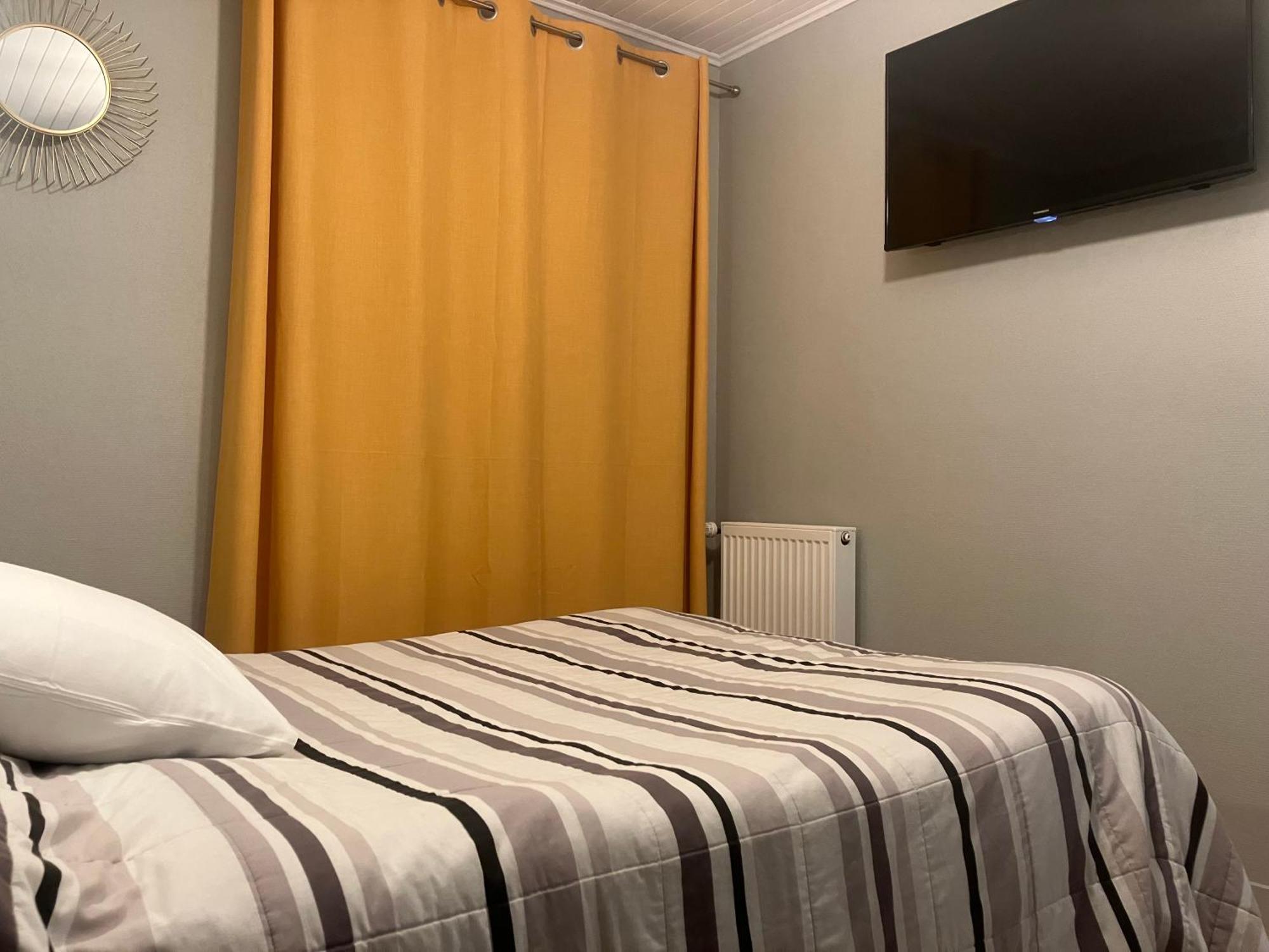 Fontaines  Hotel Du Nord Chambres Familiales מראה חיצוני תמונה